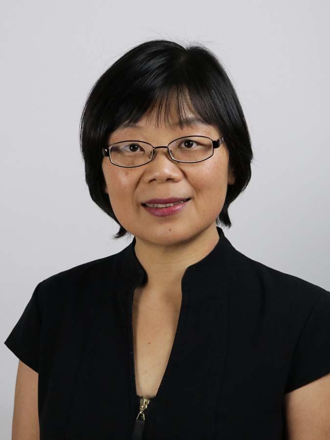 Headshot of Lora Tu