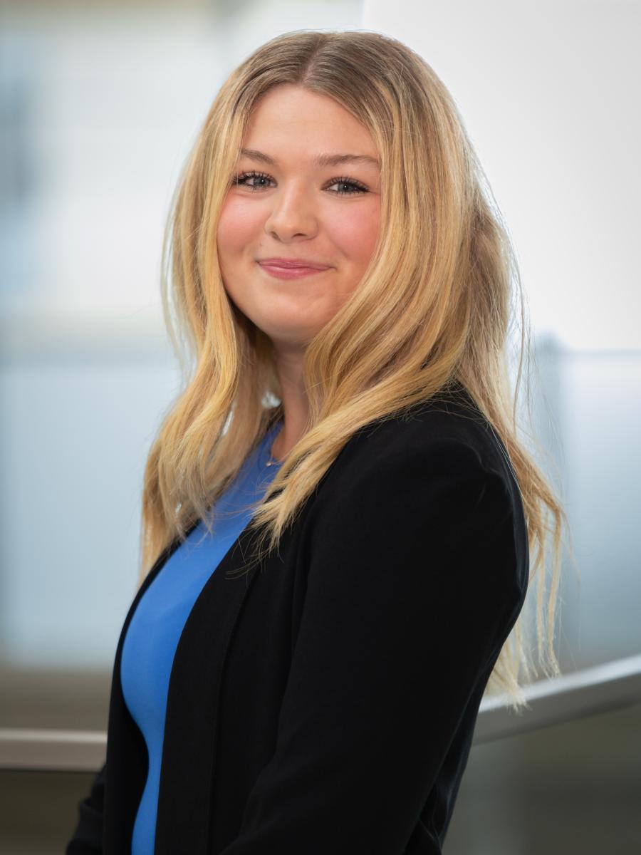 Taylor Kent headshot