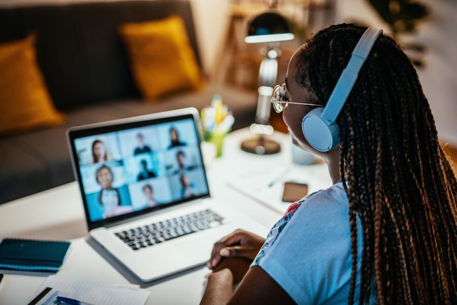 Student meeting online