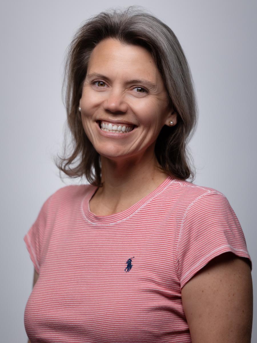 Elisabeth Uecker headshot