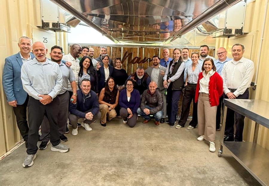 Baylor MBA faculty and students together on an international business trip